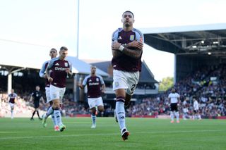 LONDON, ENGLAND - OCTOBER 19: Morgan Rogers of Aston Villa celebrates scoring his team's first goal during the Premier League match between Fulham FC and Aston Villa FC at Craven Cottage on October 19, 2024 in London, England. (Photo by Alex Broadway/Getty Images)