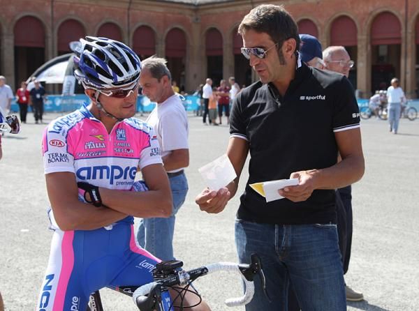 Franco Ballerini talks with Marzio Bruseghin Sunday at Giro della Romagna in Lugo, Italy