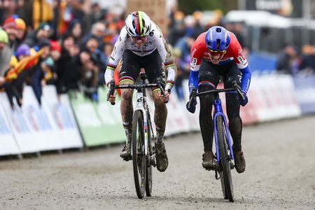 Dutch Fem Van Empel and Dutch Lucinda Brand sprint to the finish of the women's elite race of the 'GP Sven Nys' cyclocross cycling event on Wednesday 01 January 2025 in Baal, stage 5/8 in the X2O Badkamers 'Trofee Veldrijden' competition.
BELGA PHOTO DAVID PINTENS (Photo by DAVID PINTENS / BELGA MAG / Belga via AFP)