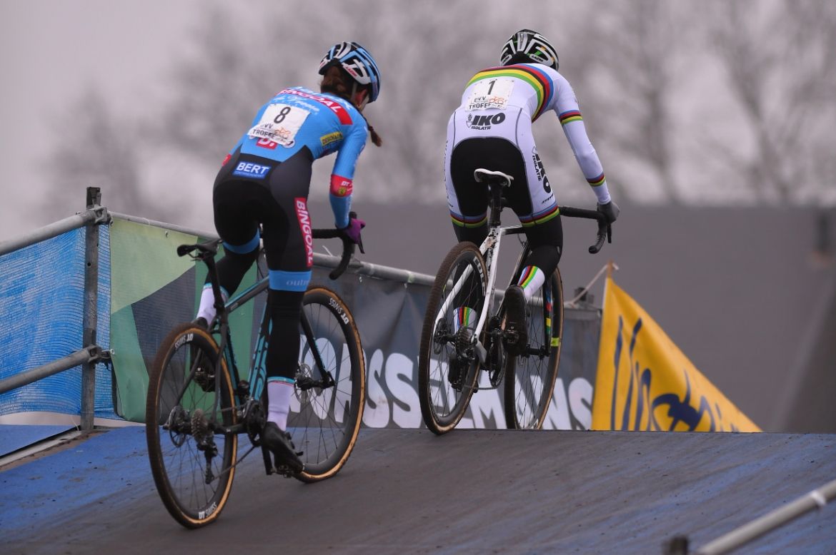 Denise Betsema follows Sanne Cant on the flyover