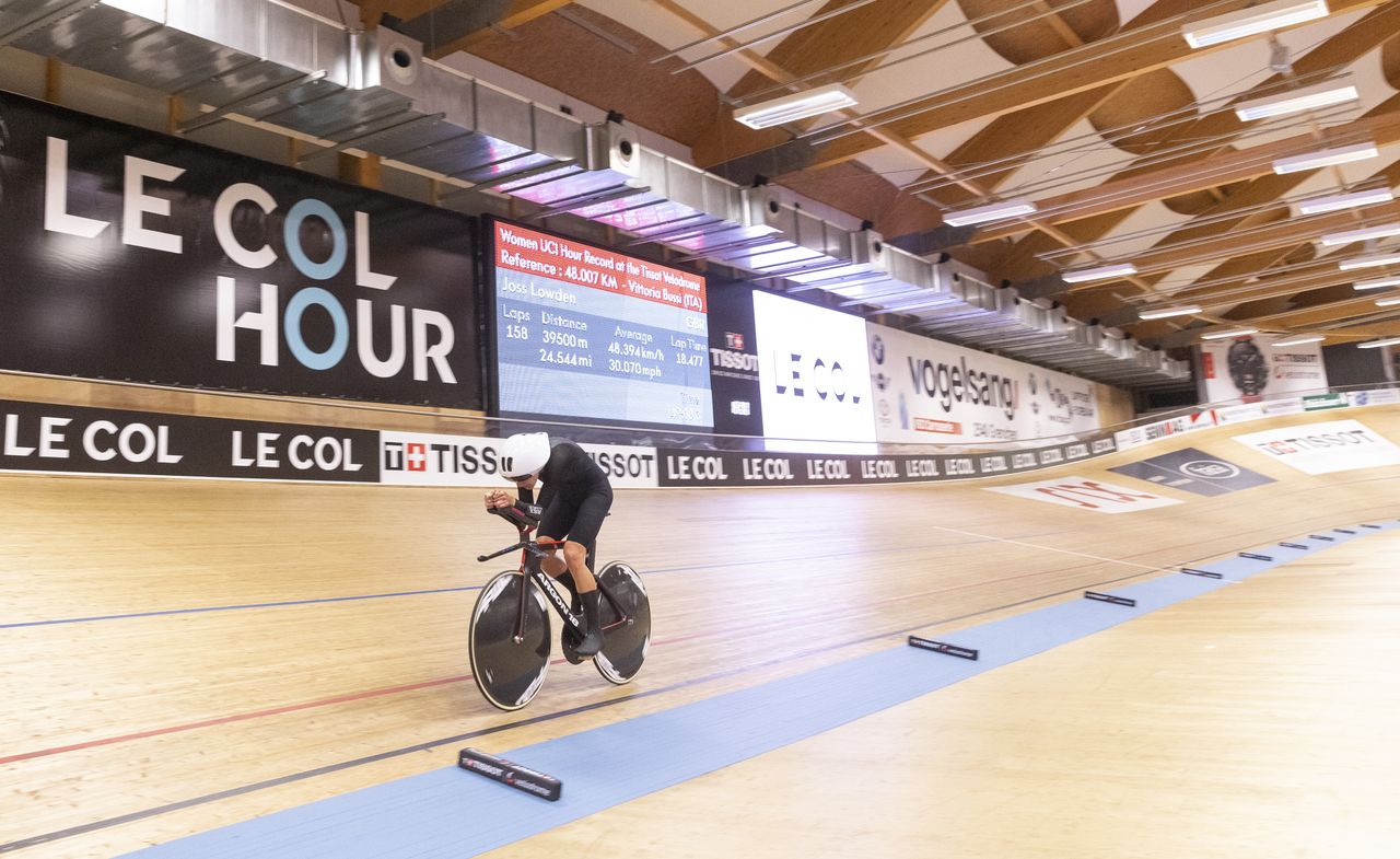 Joscelin Lowden sets new women's UCI Hour Record in 48.405km