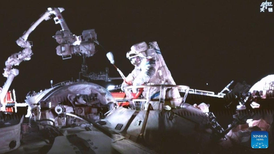 Chinese astronauts add debris shields to Tiangong space station during 8-hour spacewalk (video)