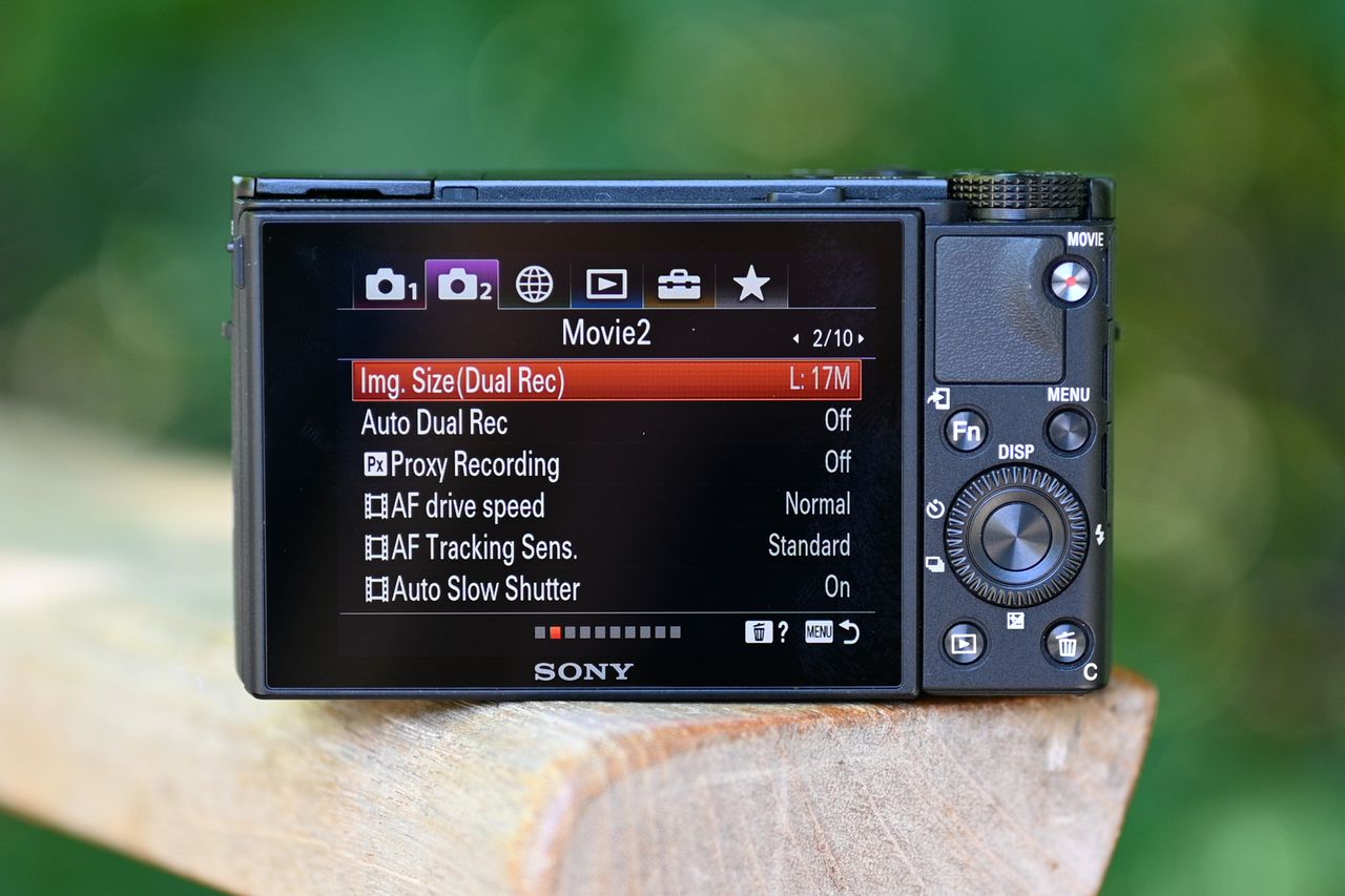 Rear screen of the Sony RX100 VII