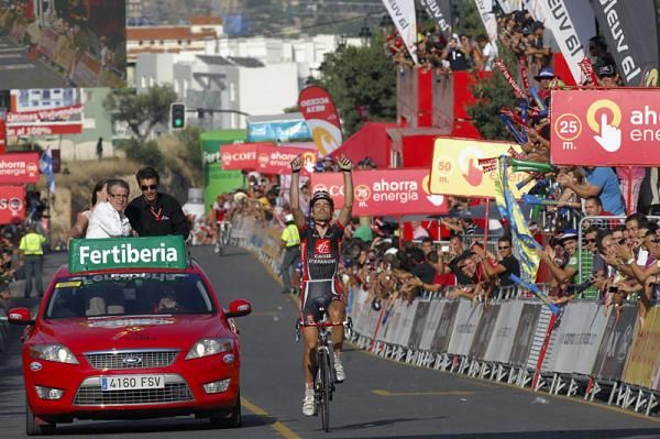 David Lopez (Caisse d'Epargne) has time to celebrate his stage victory in Alcoy.