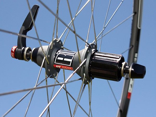 The rear hub is essentially the same as the high-end 240s save for the heavier steel axle.