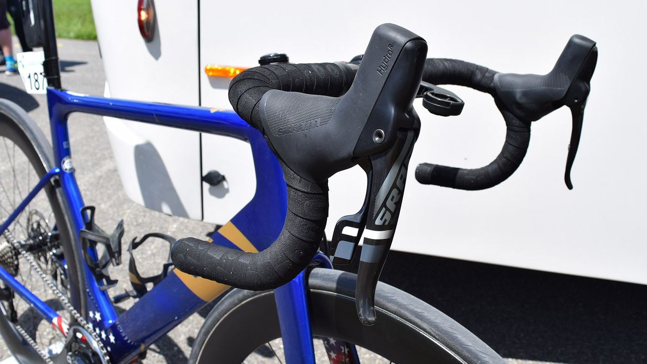The team pairs their bikes with SRAM Force HRD shift/brake levers