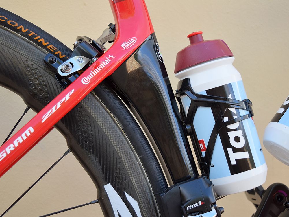 The rear wheel is hugged by the seattube to reduce air turbulance over the frame