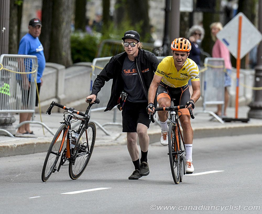 Alec Cowan (Silber Pro Cycling) gets a replacement bike after crashing