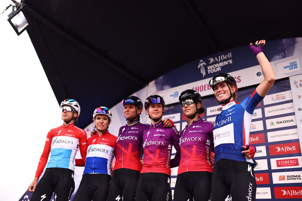 Picture by Alex Whitehead/SWpix.com - 07/10/2021 - Cycling - AJ Bell Women's Tour of Britain - Stage Four: Shoeburyness to Clacton-on-Sea, England - Amy Pieters, Chantal Blaak, Elena Cecchini, Christine Majerus, Anna Shackley and Demi Vollering (General classification leader)