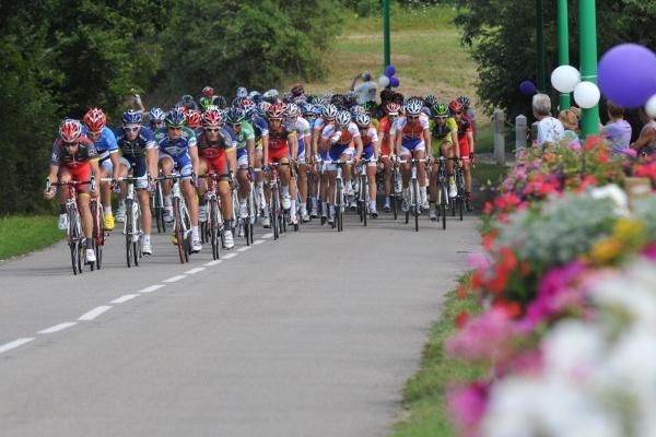 The peloton rolls along on stage two.