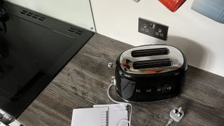 setting up the smeg retro 50s toaster
