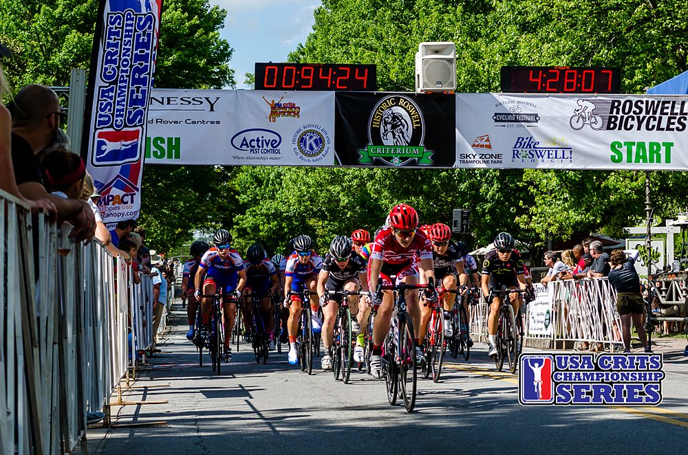 The women early in their race