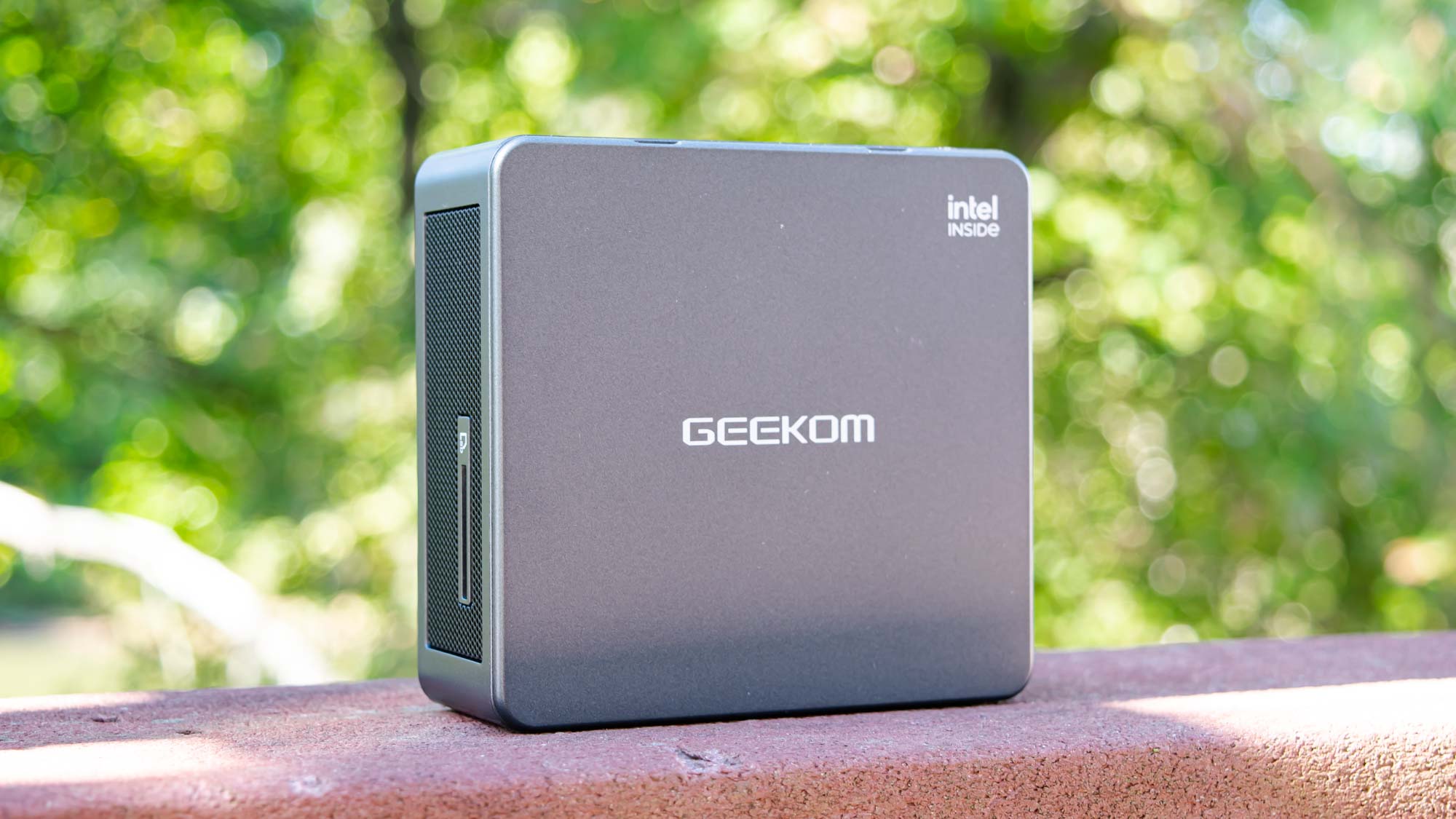 GEEKOM Mini PC Windows 11 Pro Mini Desktop Computer Intel i5-8259U 16GB  DDR4 512GB SSD 4K UHD Dual WiFi Gigabit Ethernet 