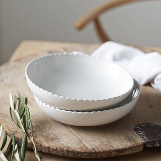 The White Company scallop edge clay bowls in white