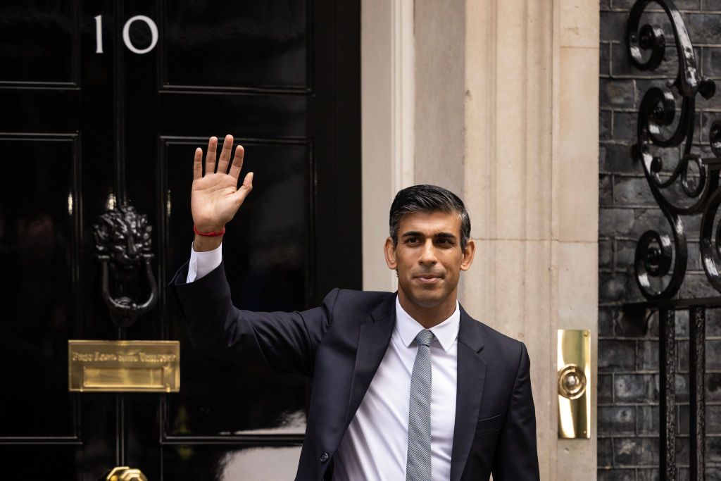 Rishi Sunak waving