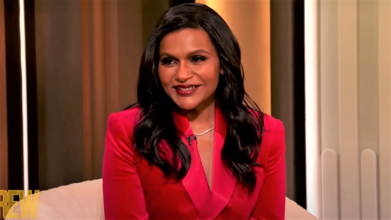 Mindy Kaling on Wearing 'Sexy' Swimwear as a Mom: 'I Don't Need a Skirted Bathing  Suit' (Exclusive)