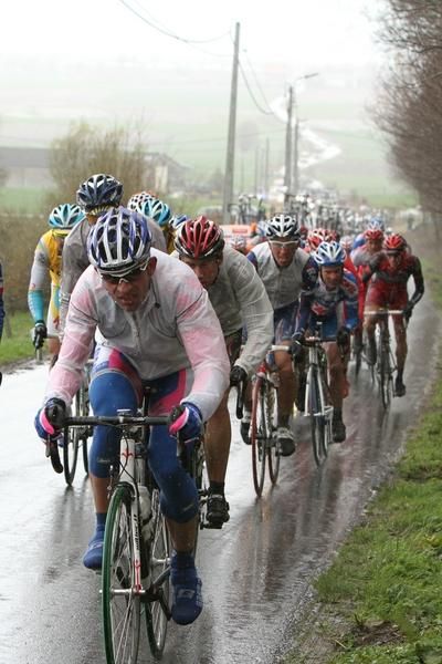 The rain pounds the peloton on stage 2