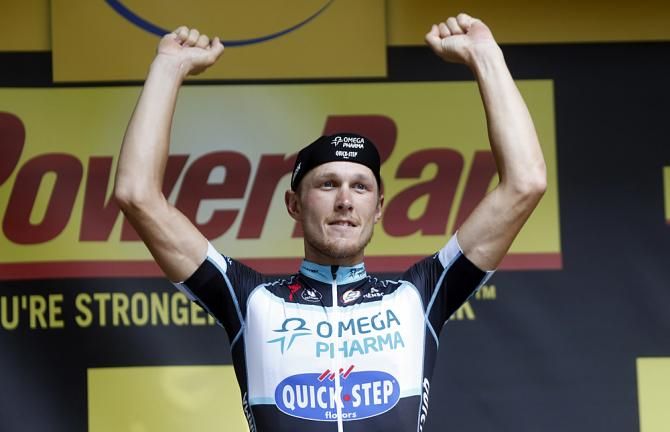 Trentin throws his arms in the air on the stage 7 podium