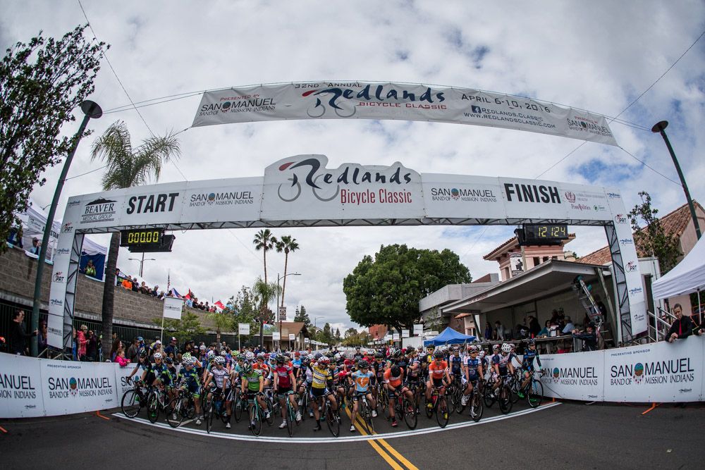 The women's peloton get ready to roll out for the final stage