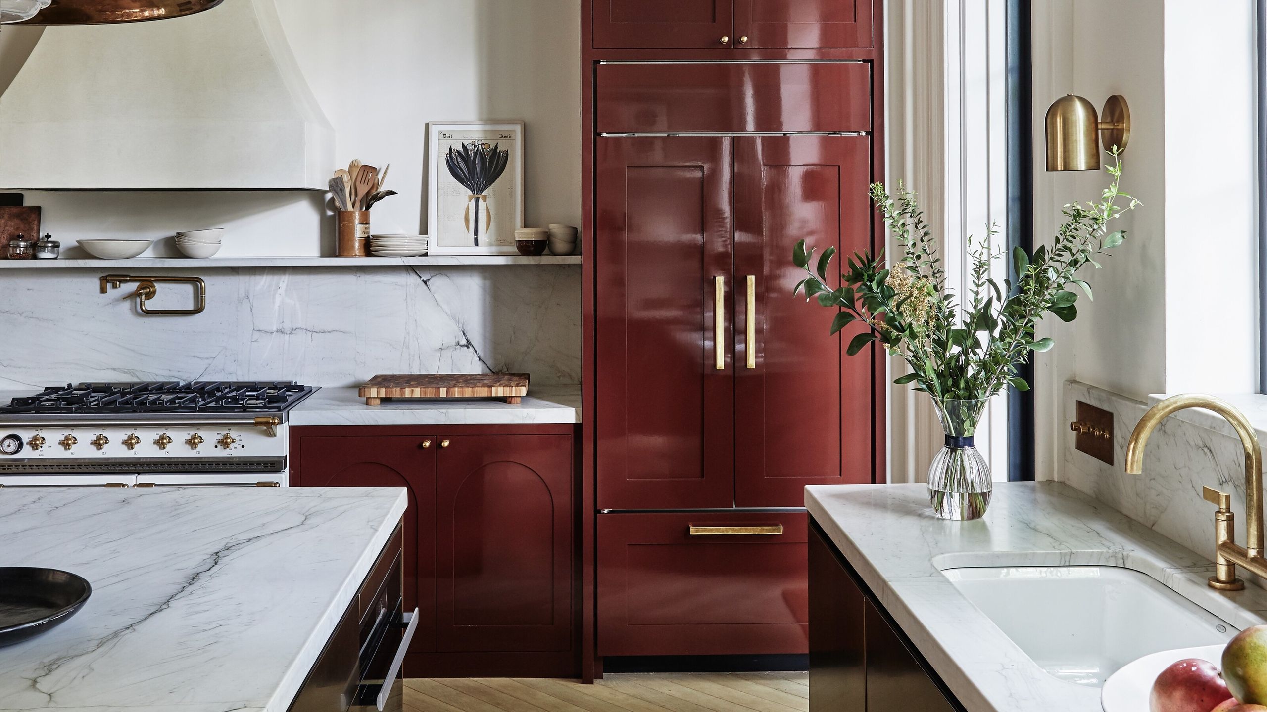 'Dated' high gloss kitchen cabinets are making a comeback | Livingetc