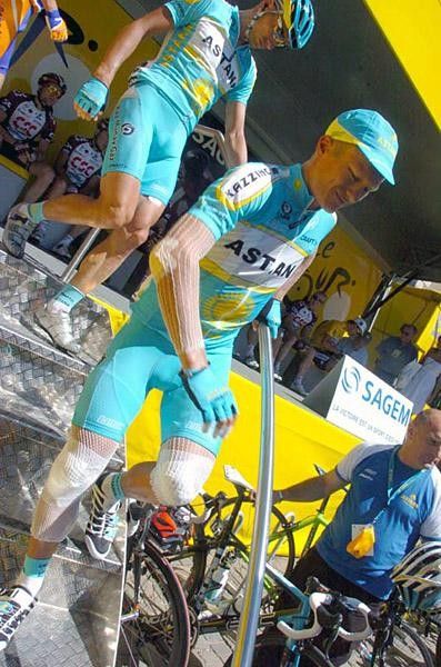 A visibly pained Vinokourov