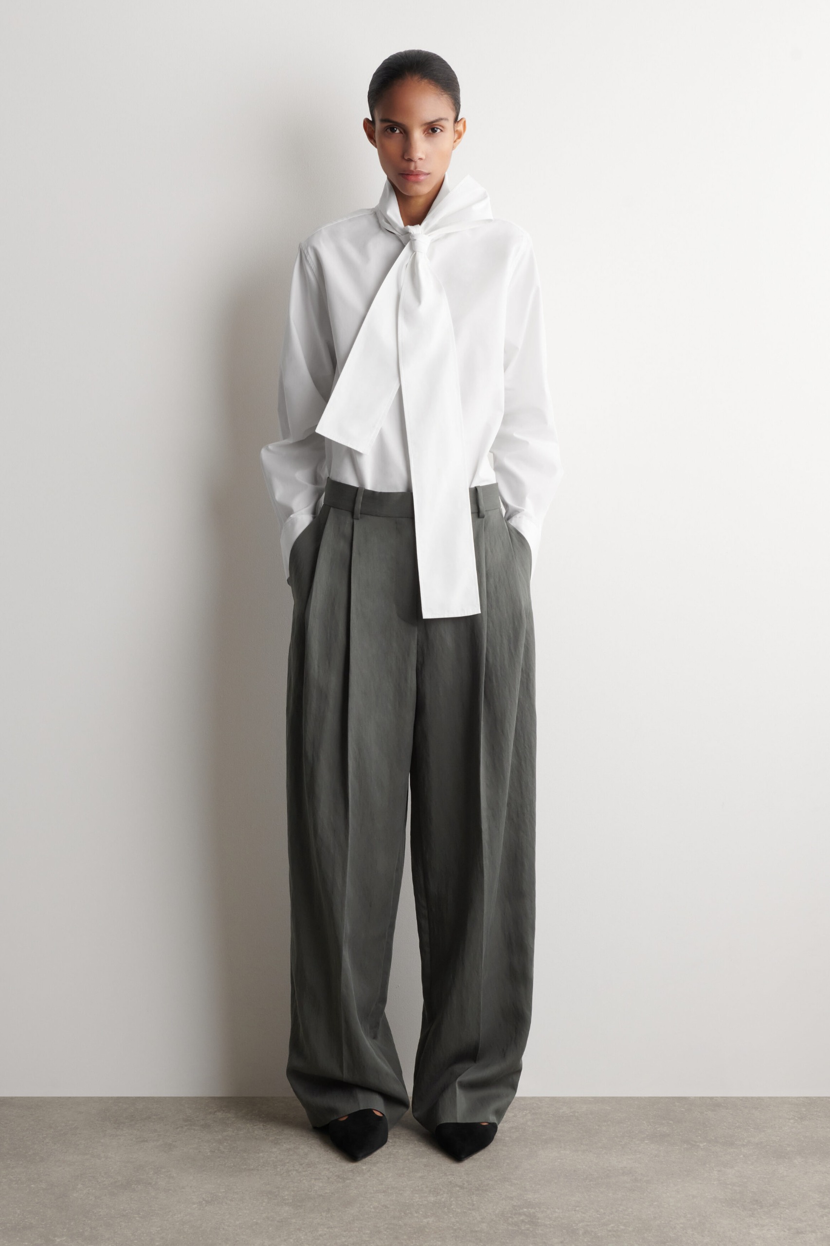 Relaxed Fluid Wide-Leg Trousers