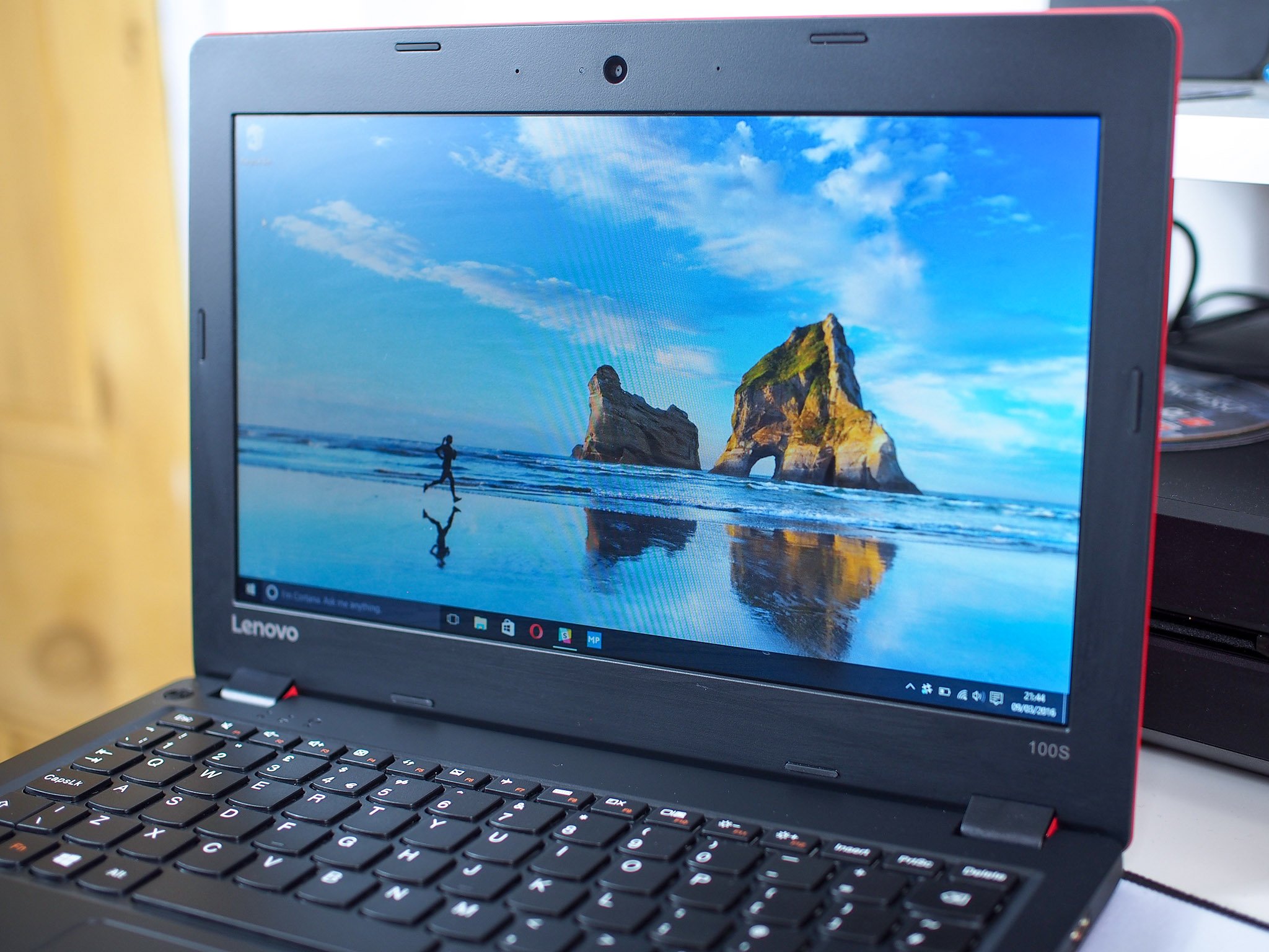 Lenovo Ideapad 100s Review Cheap And Worth The Attention Windows Central 8747