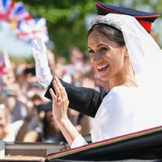 Event, Public event, Headgear, Parade, Tradition, Crowd, Festival, Smile, Gesture, Ceremony, 