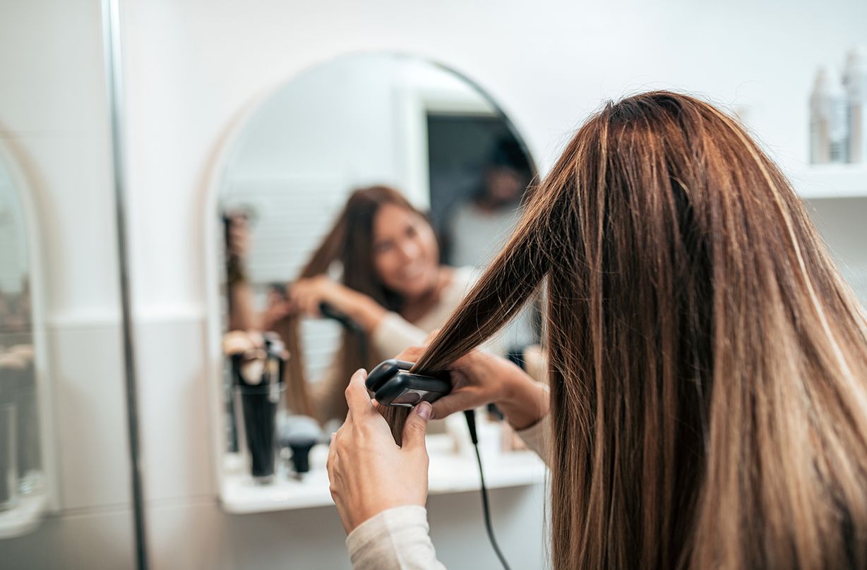Как выпрямлять волосы утюжком без вреда для волос в домашних условиях для