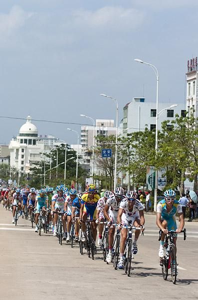 The peloton were starting to reel in the break heading into the final forty kilometres.