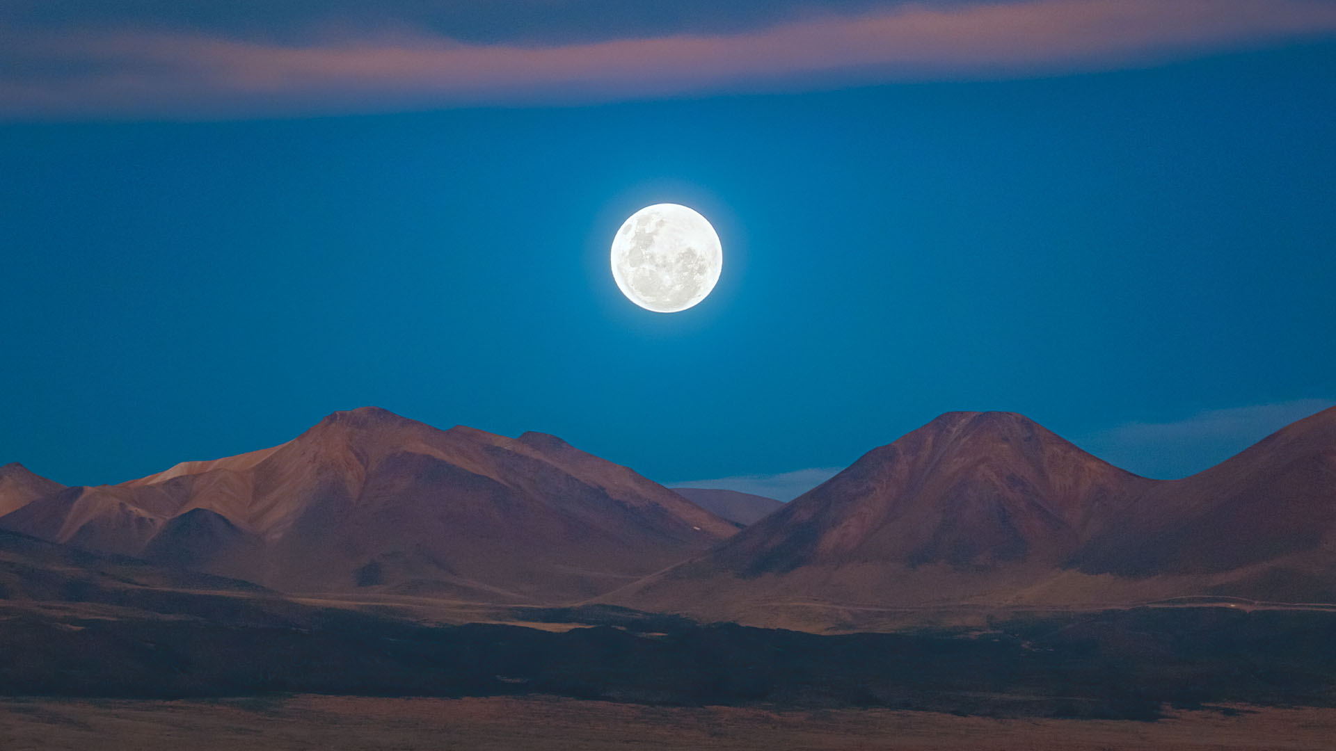 Full Moon in pictures: ENORMOUS Harvest Moon turns skies bright ORANGE in  stunning photos, Science, News