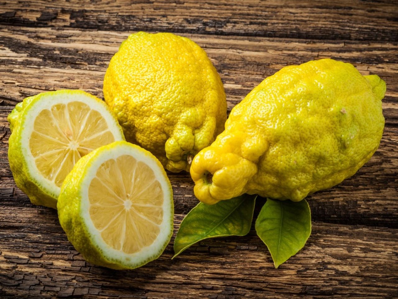 Whole And Sliced Bush Lemons