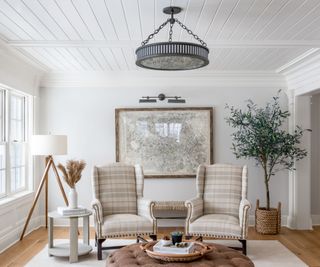 Living room with armchairs and pictures behind