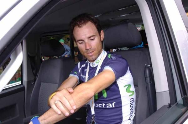 Alejandro Valverde (Movistar) arrives at the start