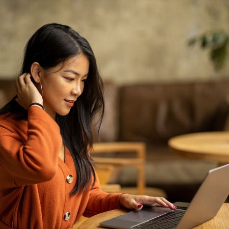 Beautiful Asian woman looking for work online
