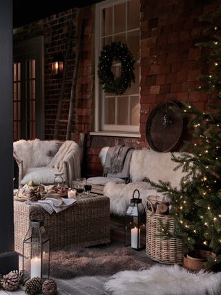 Coz outdoor living room decorated for Christmas