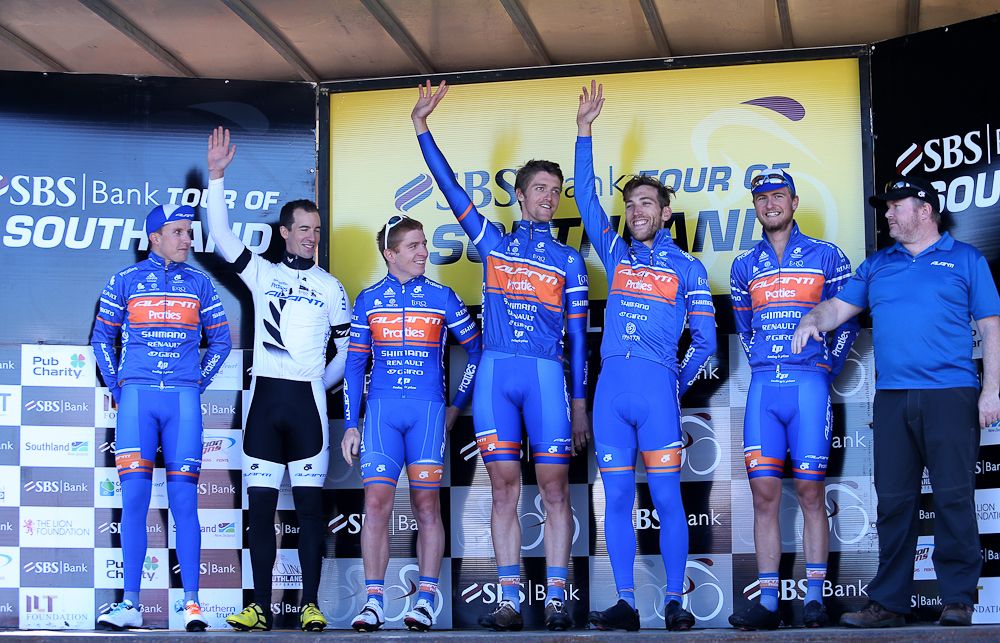 The Avanti Racing Team pose for a photo at the Tour of Southland Prologue