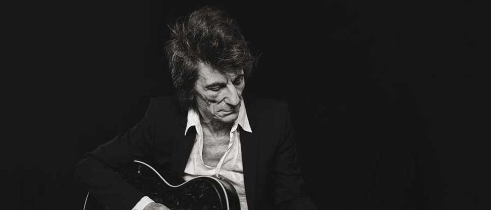 Ronnie Wood with an acoustic guitar (studio portrait)
