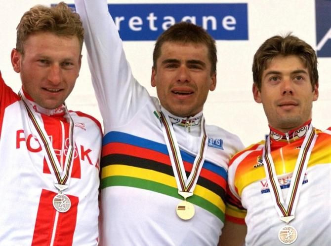 2000 Worlds: Elite men's podium (L-R) of Zbigniew Spruch (Poland), Romans Vainsteins (Latvia) and Oscar Freire (Spain)
