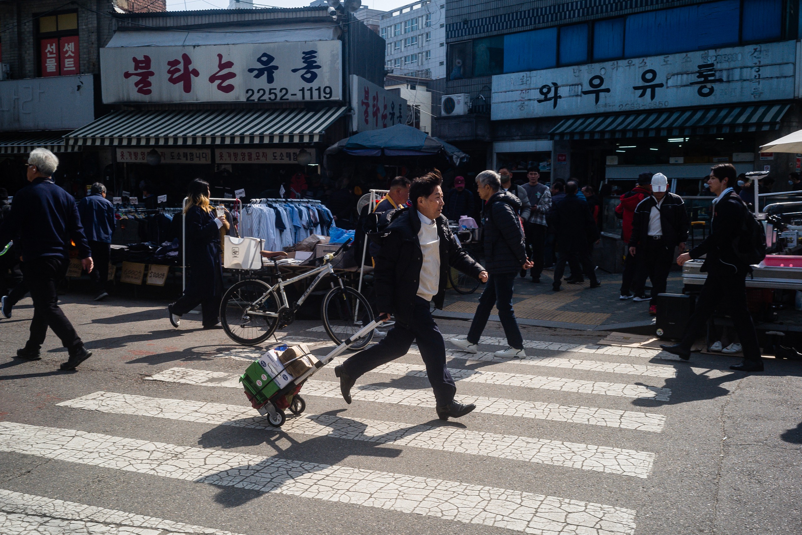 A man runs with a trolley at the Dongmyo Flea Market in Seoul