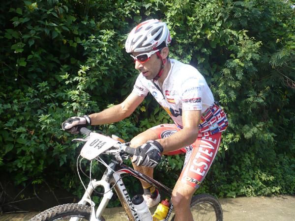 Ismael Ventura climbs on La Ruta day 2