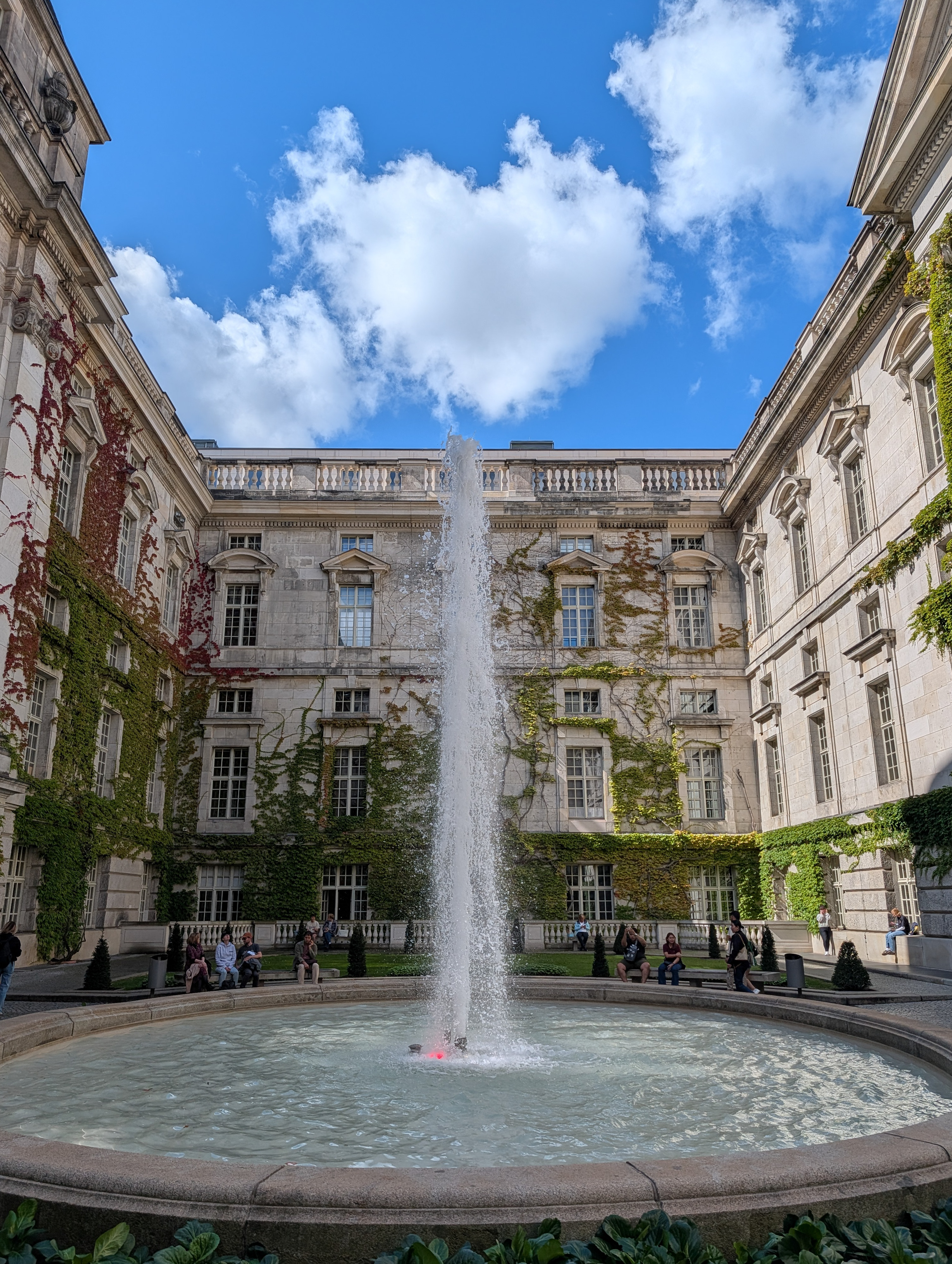 A fountain in the middle of a courtyard