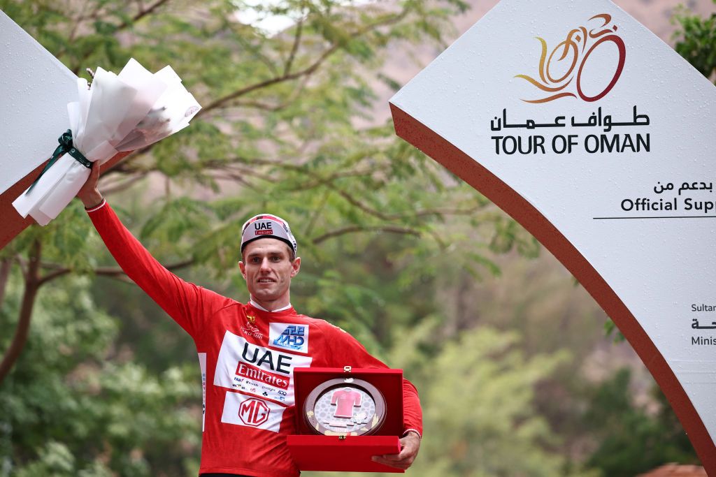 Stage winner Finn Fisher-Black (UAE Team Emirates) takes over the red leader&rsquo;s jersey