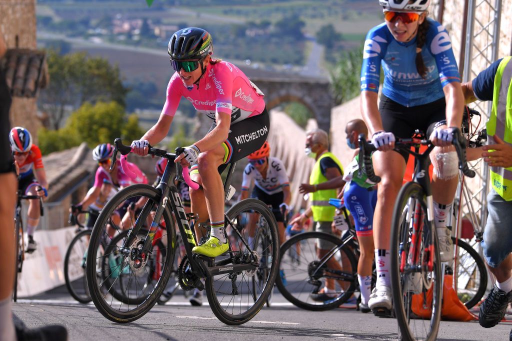 ASSISI ITALY SEPTEMBER 13 Arrival Annemiek Van Vleuten of The Netherlands and Team Mitchelton Scott Pink Leader Jersey during the 31st Giro dItalia Internazionale Femminile 2020 Stage 3 a 1422km stage from Santa Fiora to Assisi 413m GiroRosaIccrea GiroRosa on September 13 2020 in Assisi Italy Photo by Luc ClaessenGetty Images