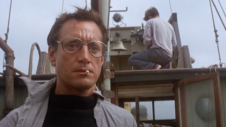 Brody (Roy Scheider) and Hooper (Richard Dreyfuss) at sea in Jaws.