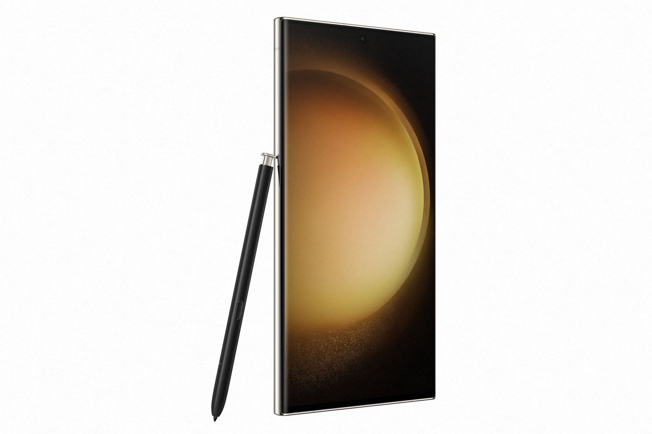 Official press images of the Galaxy S23 Ultra, in Cream from the front with S Pen stylus
