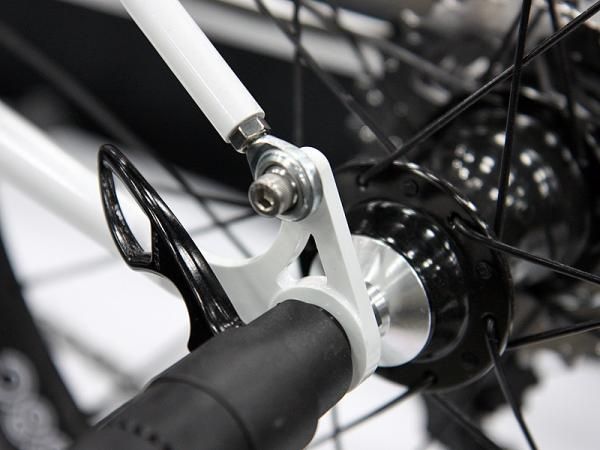 Tiny dropout pivots are used on the Kimori frames.
