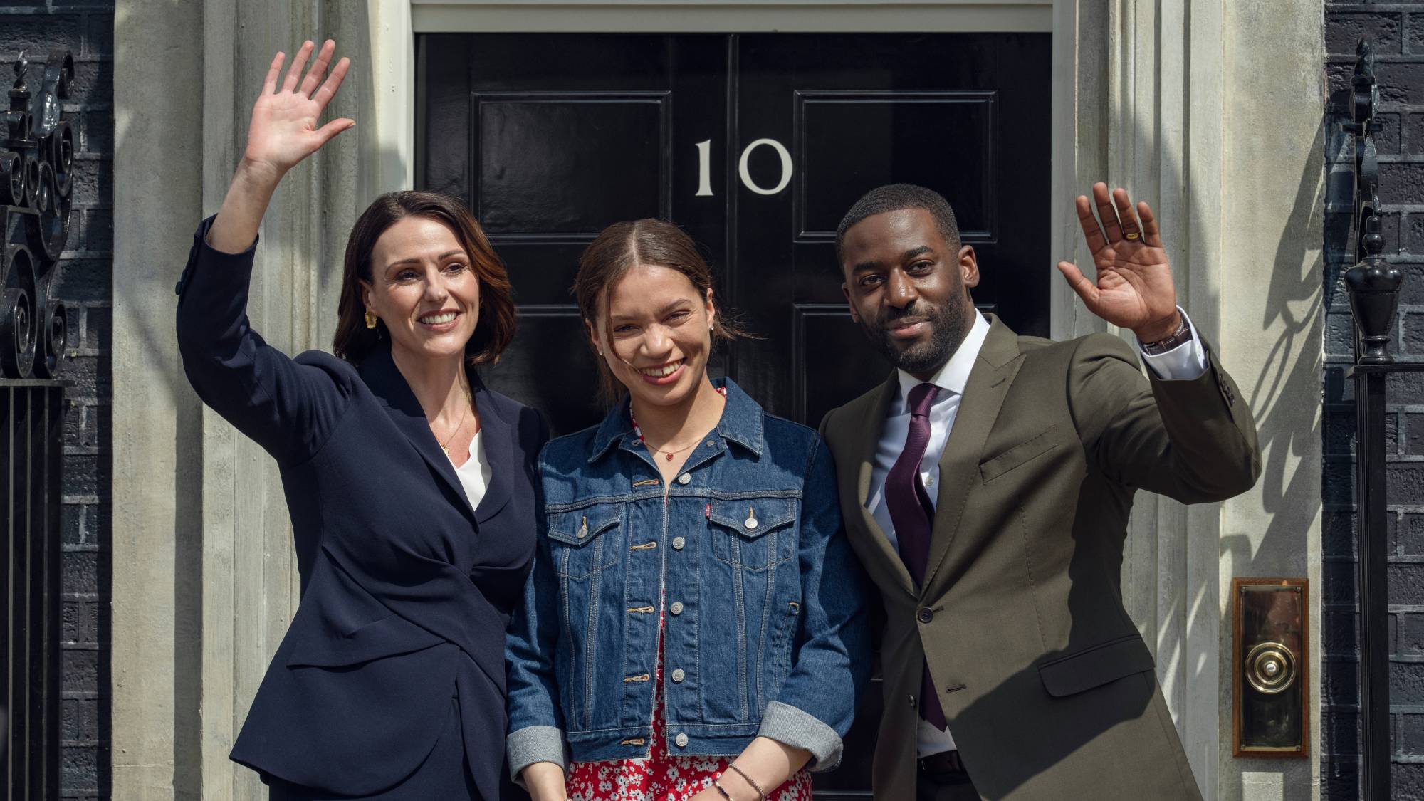 Suranne Jones and Ashley Thomas in "Hostage" on Netflix