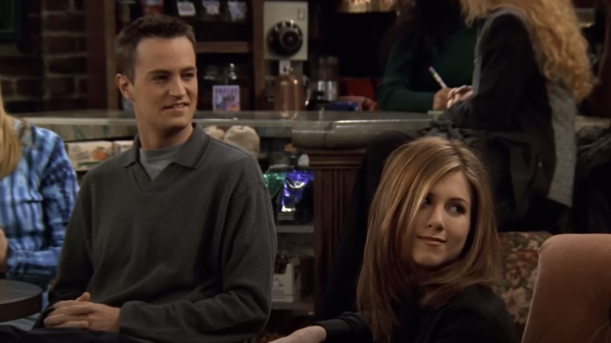 Matthew Perry and Jennifer Aniston on Friends