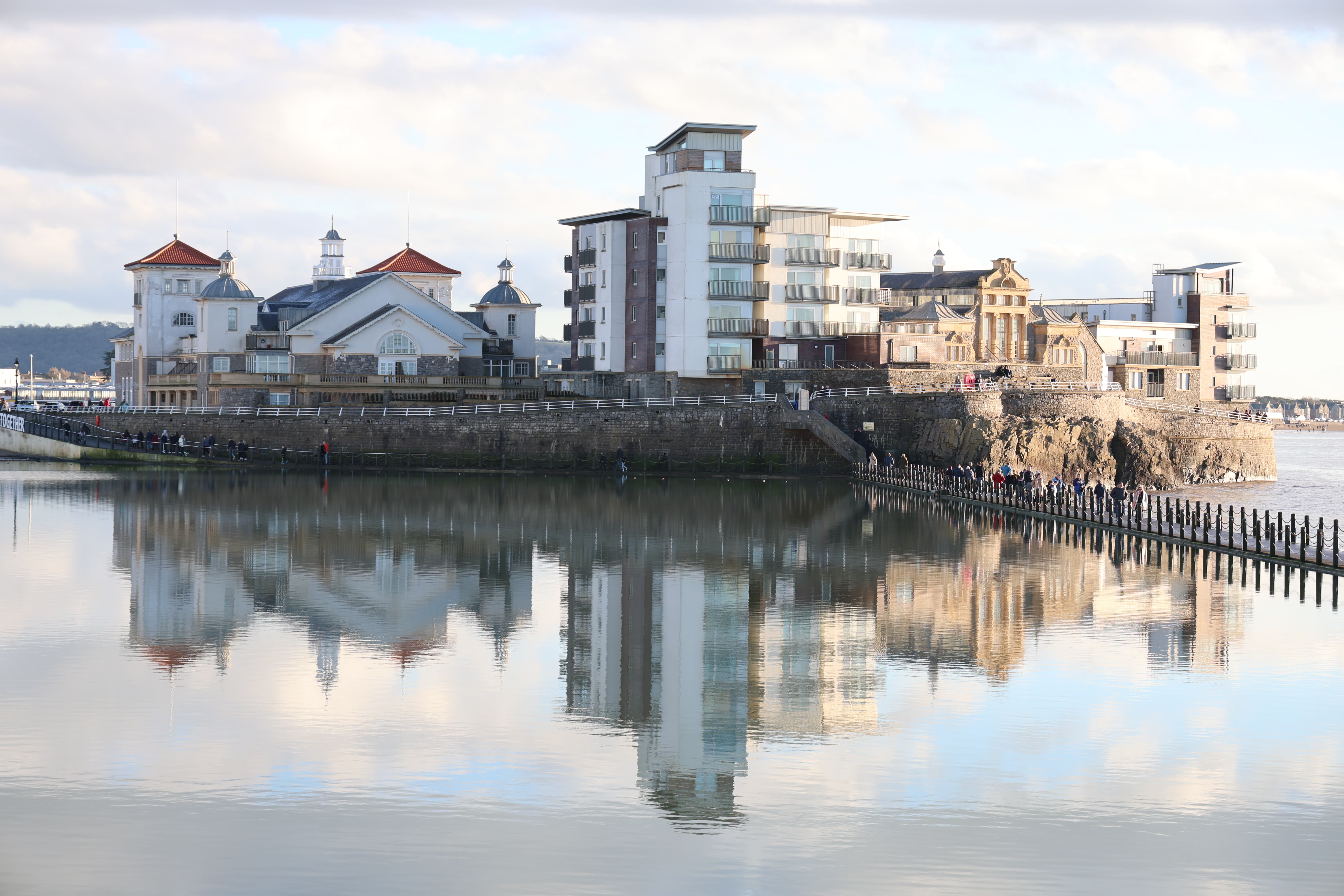 canon eos r6 II gallery season toiwn reflected in ocean with overcast weather